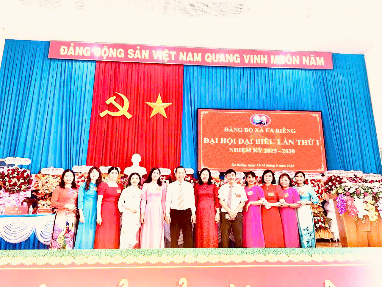 Chi bộ trường Tiểu học Nguyễn Bỉnh Khiêm tham dự Đại hội đại biểu Đảng bộ xã Ea Riêng lần thứ I, nhiệm kỳ 2025-2030